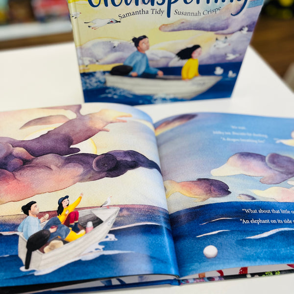 Cloudspotting - A hardcover Book by Samantha Tidy & Susannah Crispe